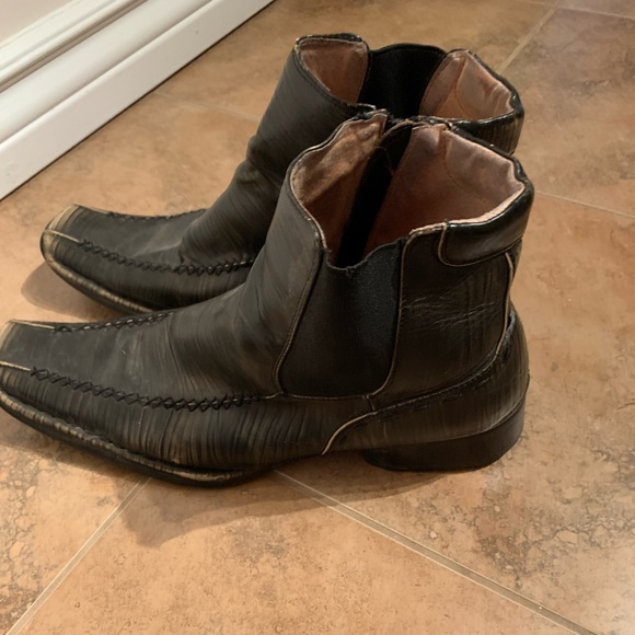 Boots size 10 - Picture 3 of 4